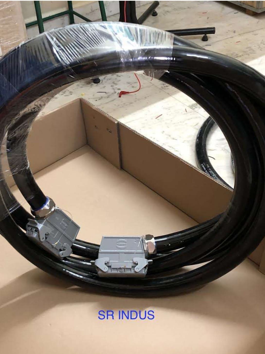 Combined power & signal cable assembly for steel plant